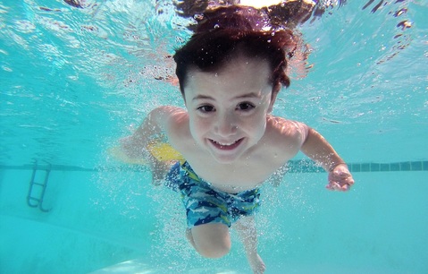 kid-recreation-pool-underwater-swim-swimming-pool-621562-pxhere