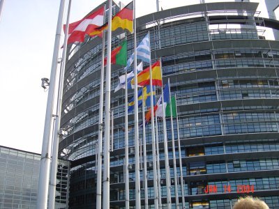 União Europeia abre candidaturas para Administração Pública Europeia