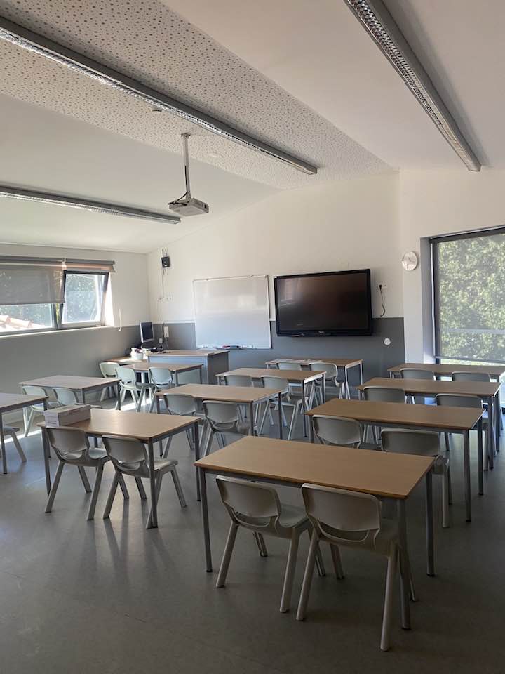 Novo mobiliário nas salas de aula do 1ºciclo e salas de Jardim de Infância